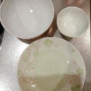 食器3つ(浅皿、深皿、お茶碗)