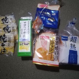 あげます！パン3山牛乳焼きそば