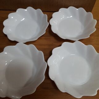 白い花形中皿5枚組
