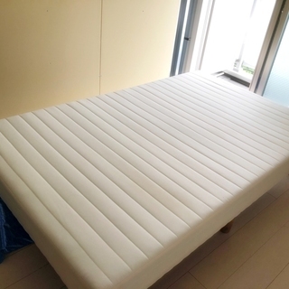 【無料】セミダブルサイズ　ベッド　脚付きマットレスベッド