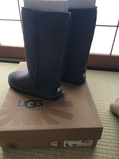 UGGムートンブーツ（箱付）