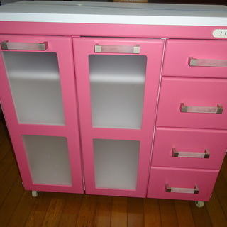 家具　収納ボード　ホワイト・ピンク　カワイイ系　90×90　美品の部類