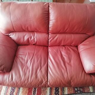 【ネット決済】二人掛けの赤いソファ