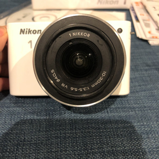 【値下】Nikon NIKON 1 J1 ズームレンズキット WHITE