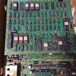 (受付終了)自宅をゲームセンターに！ コントロールボックスとゲーム基板2つ 受付終了)自宅をゲームセンターに！ コントロールボックスとゲーム基板2つ