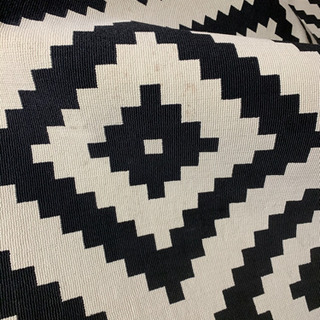 IKEAの幾何学模様ラグ