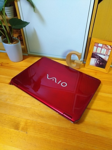 光沢ブレイジングレッドの可愛いVAIO★　まあ美品な方☆　core2メモリ4Gで高速☆　最新Windows10　64Bit♪　　大容量250G☆　　SONY　ソニー　VAIO　赤色　高級感　14.1インチ液晶でちょうどいいサイズ感　ノートパソコン　無線LAN　Wi-Fi対応　DVDドライブ　ウェブカメラ内蔵