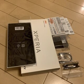 完全未使用完動品:au XPERIA SOL24白 保護フィルムそのまま 【公式通販】