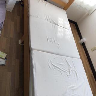 かわいい木製ベッド