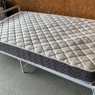 セミダブルベッド　　美品！半年間の使用です。　　２台在庫あります