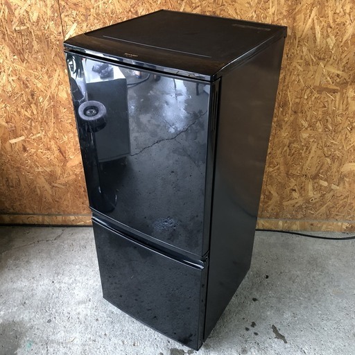 シャープ　2ドア冷蔵庫　１３７L　2013年　黒