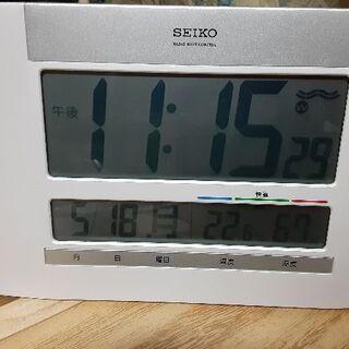 セイコーの電波置時計です。