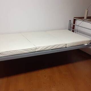 鉄製ベッド