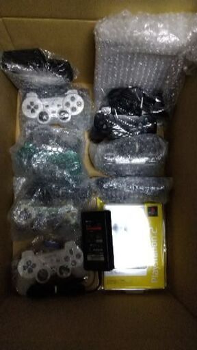 【完売御礼!!】お買い得です!! オススメ！懐かしのプレステ２・２台 完動品 SCPH-75000とSCPH-39000、専用ソフト１００本以上、付属品も揃っています。大変お買い得なセットです！！