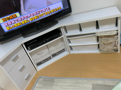 テレビ台　収納