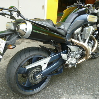 ヤマハ　MT-01　1700ｃｃ　カウル　キャリア