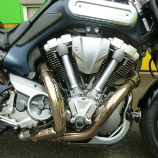 ヤマハ　MT-01　1700ｃｃ　カウル　キャリア
