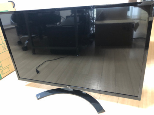 LG製　31.5型モニター