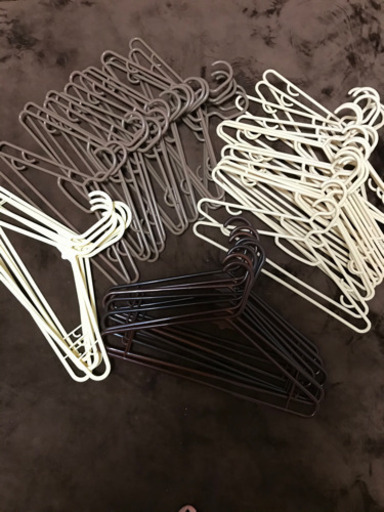 【中古美品】ハンガー50本セット★アイボリー★ブラウン★3coins