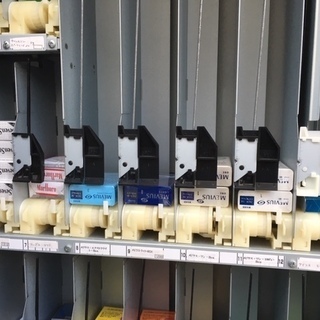 タバコ自販機　グローリーGR-WU5010　中古　タスポ対応　マスターキー2個付き　※希少！薄型機50銘柄対応（フェース面62銘柄） タバコ自販機 グローリーGR-WU5010 中古 タスポ対応 マスターキー2個