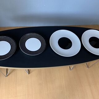 IKEAのおしゃれなお皿4枚セットです。