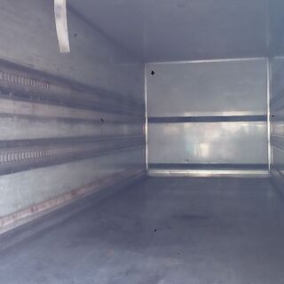 6.4メートル冷凍4tトラックの箱だけ後ろドア無し5万円か6万円売り