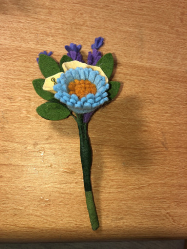 フェルトで作る花束ブローチ 識名美月 志木のアクセサリー ブローチ の中古 古着あげます 譲ります ジモティーで不用品の処分