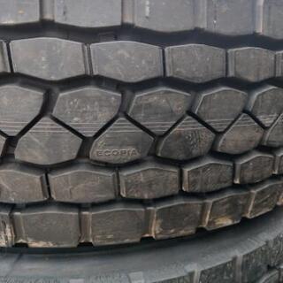 タイヤ、ホイール 一本価格。再生の新品。245/70R19.5 ミックス