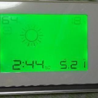 デジタル時計、湿度、天気、日付