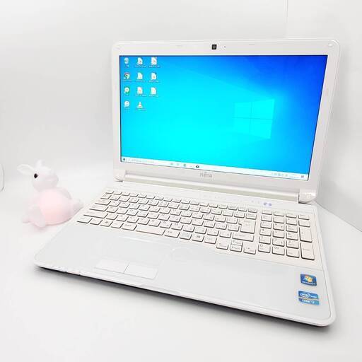 富士通  Corei7 メモリ8GB SSD250GB ノートパソコン  ホワイト