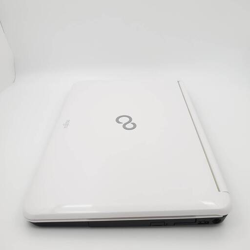 富士通 Corei7 メモリ8GB SSD250GB ノートパソコン ホワイト