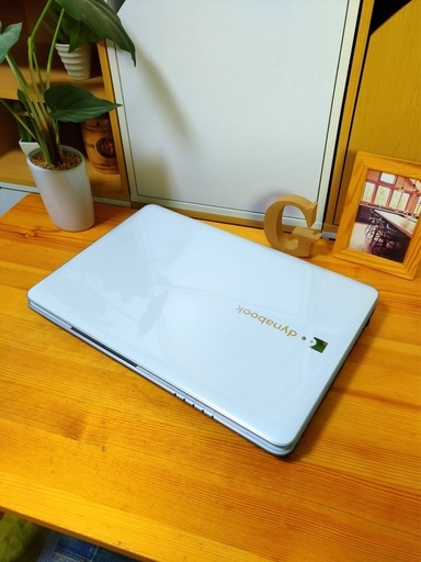 大容量500Gの高性能TOSHIBA★　16インチ特大液晶！　光沢リュクスホワイトが可愛い♪　　最新Windows10　64Bit！　メモリ4G　テンキー付き　DVDドライブ　東芝　TOSHIBA　dynabook　白色　高級感　　　ノートパソコン　無線LAN　Wi-Fi対応　DVDドライブ