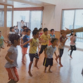 おうちで遊ぼ〜う♪現役保育士による☆リズム遊びカフェ♪ パパ、ママ、子どもと一緒におうち遊び♪体操、リズム遊びでコミュニケーション♪身体をいっぱい動かしストレス発散！食事ピッカン！昼寝グッスリ！ - 音楽