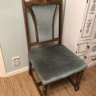 レトロなデザインのイス　椅子
