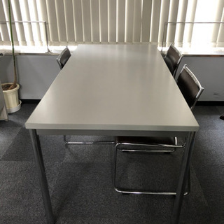 かいぎよ会議用テーブルと、椅子3脚