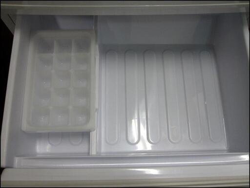 新生活！18700円 シャープ 2ドア 冷蔵庫 ホワイト 137L 2015年製