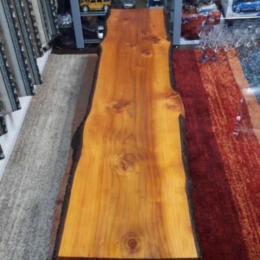 むく材木製テーブルです、