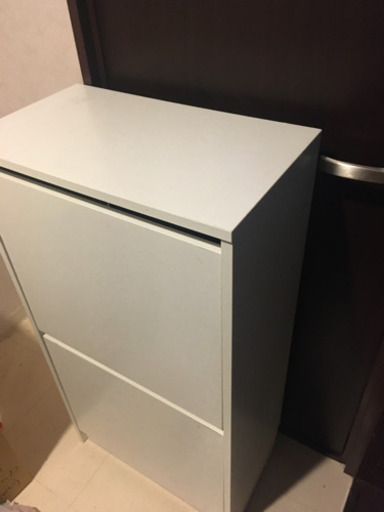 Ikea白い2段キャビネット洗面所でタオルストッカーとして使っていました 本当はシューズラックです じもはる 横浜の家具の中古あげます 譲ります ジモティーで不用品の処分 Ikea白い2段キャビネット洗面所でタオルストッカーとして使っていました 本当はシューズラックです じもはる 横浜の家具の中古あげます 譲ります ジモティーで不用品の処分
