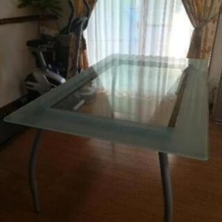 ガラスダイニングテーブル　約150cm