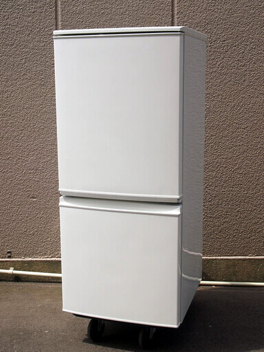 31【6ヶ月保証付】美品 シャープ 137L 2ドア冷凍冷蔵庫 SJ-D14B-W ホワイト つけかえどっちもドア