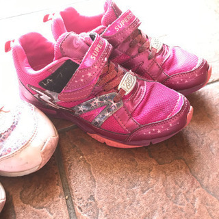 19センチ　女の子使用の子供靴　二個セット