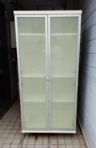 Ikea ガラス扉 キャビネット アンジェリーク 用賀の収納家具 食器棚 キッチン収納 の中古あげます 譲ります ジモティーで不用品の処分