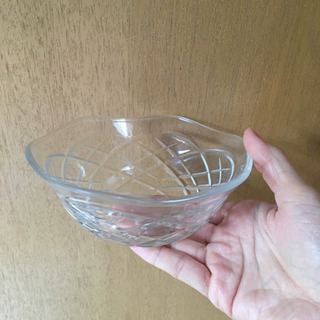 ガラスの丸っぽい小鉢