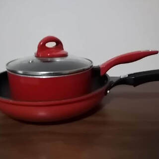 鍋とフライパンセット 赤色