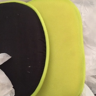 日曜迄限定値下❣️ほぼ新品‼️明るいグリーン若草色のふわふわ座椅子