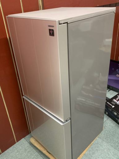 シャープ　137Ｌ　プラズマクラスター搭載　ガラスドア　扉付け替え可能　冷蔵庫　2017年製　お譲りします