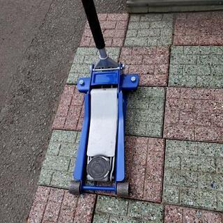 3tジャッキ 2回使用 引取希望です。