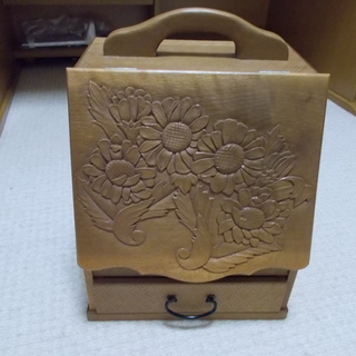 未使用 手作り木彫鏡付きメイクボックス トッシー 神戸のドレッサーの中古あげます 譲ります ジモティーで不用品の処分 未使用 手作り木彫鏡付きメイクボックス トッシー 神戸のドレッサーの中古あげます 譲ります ジモティーで不用品の処分