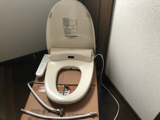【お譲り先決定】東芝　温水便座（P003-070360） 2023年9月まで補償付き