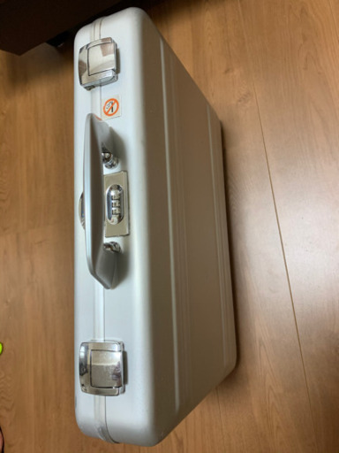 ゼロ　(Zero) ハリバートンのブリーフケース